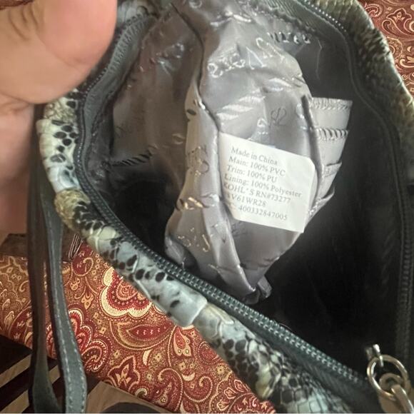 Simply Vera Vera Wang Faux Leather Snake Pattern Wristlet with Card Slots - Picture 3 of 5